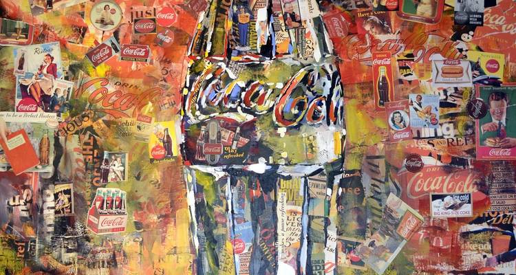 Obra de arte de collage colorido que presenta una botella de Coca-Cola estilizada rodeada de anuncios vintage.