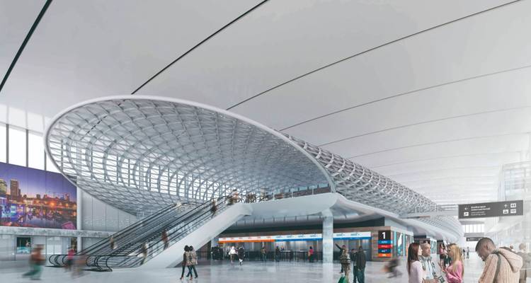 Ruim en modern vliegveldterminal met een sierlijke gebogen dak, roltrappen en reizigers.