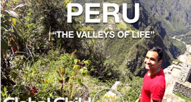 Imagen promocional con el texto grande 'PERU' sobre un fondo andino paisajístico