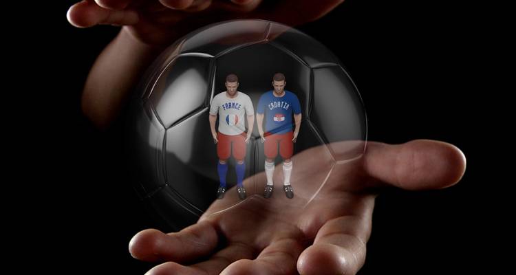 Conceptueel beeld van twee voetballers ingesloten in een glazen bal die door mensenhanden wordt vastgehouden tegen een zwarte achtergrond