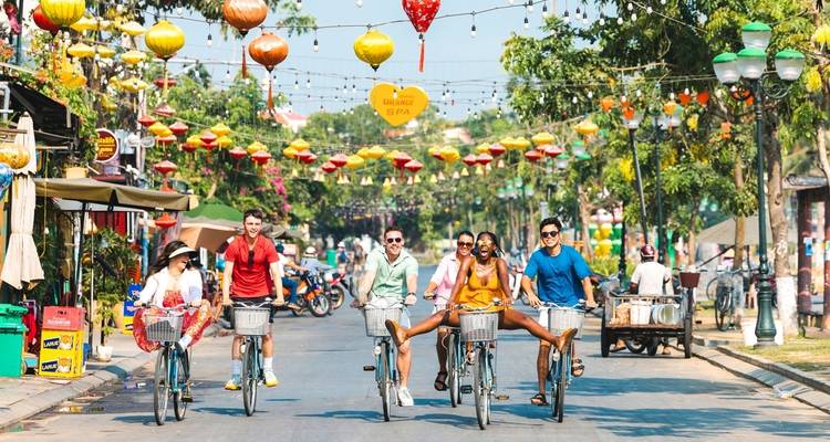 Ultimate South East Asia (27 Days, Intra Tour Air Phnom Penh To Siem Reap) - Contiki 6