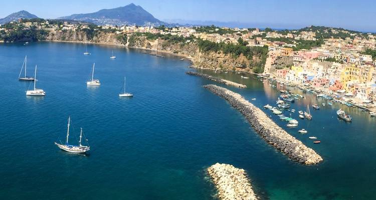 Naviguez en Italie : Procida à Amalfi - Intrepid Travel 1