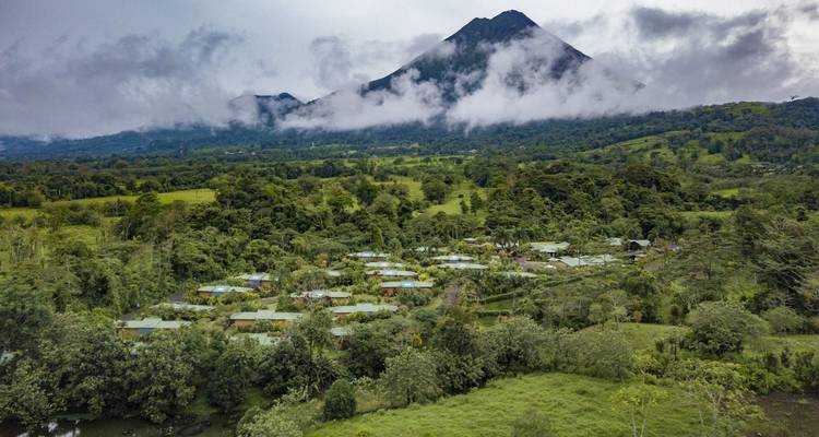 Le sentier des volcans : Vagues et coutumes locales - G Adventures 2