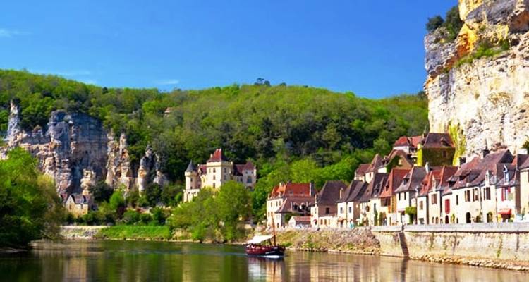 Dordogne & Lascaux Cave tour - Discover France Adventures 1