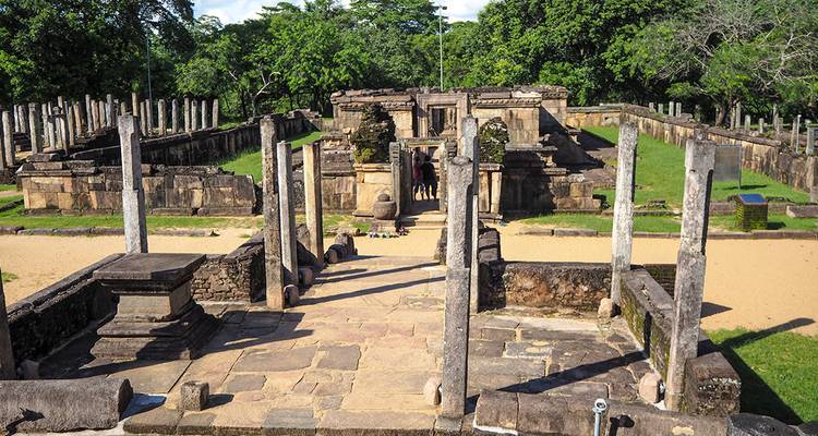 Classic Sri Lanka (5 destinations) - Intrepid Travel 1