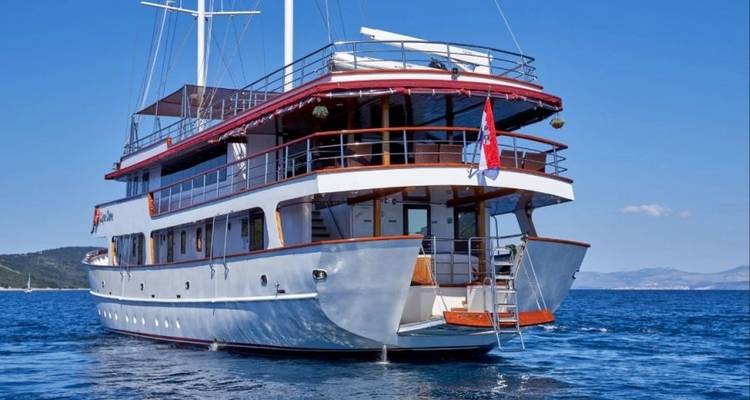 Navega de Dubrovnik a Split / Barco Premier - Travel Talk 3