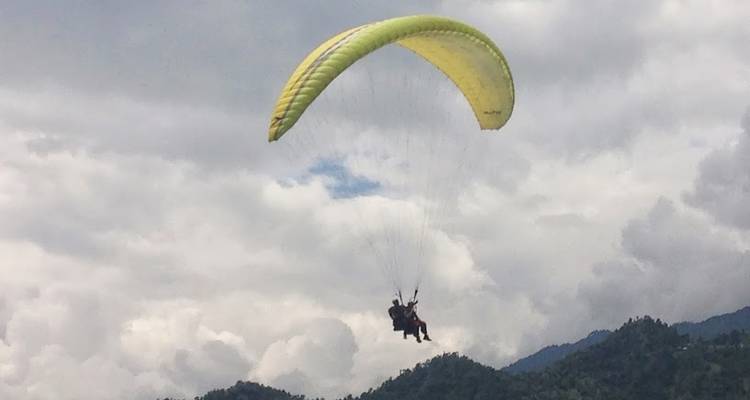25 - 30 minutes de vol en parapente à partir de Sarangkot, Pokhara - Nepal Hiking Pvt. Ltd. 6