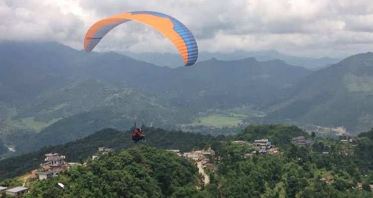 25 - 30 minutes de vol en parapente à partir de Sarangkot, Pokhara - Nepal Hiking Pvt. Ltd. 4