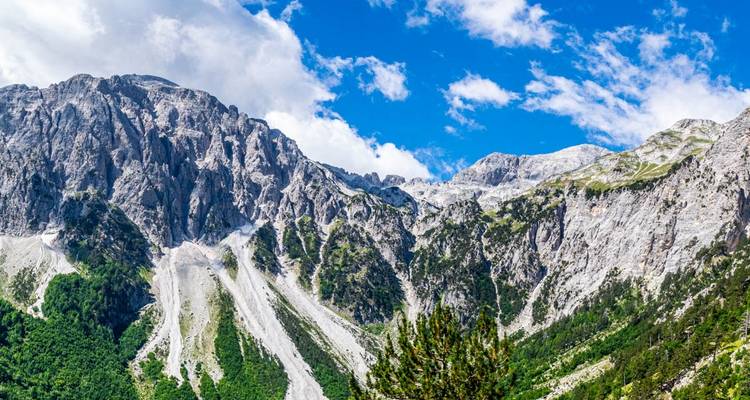 Randonnée en petit groupe dans le parc national de Valbona - Adventure and Fun Albania 1