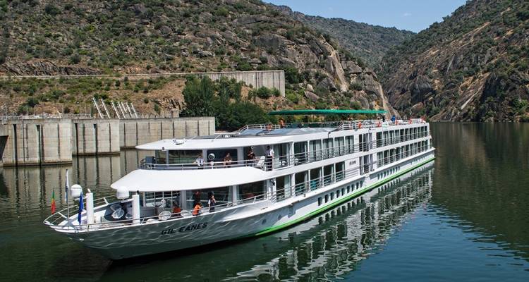 From Portugal to Spain: Porto, the Douro Valley and Salamanca (port-to-port cruise) - CroisiEurope River Cruises 10