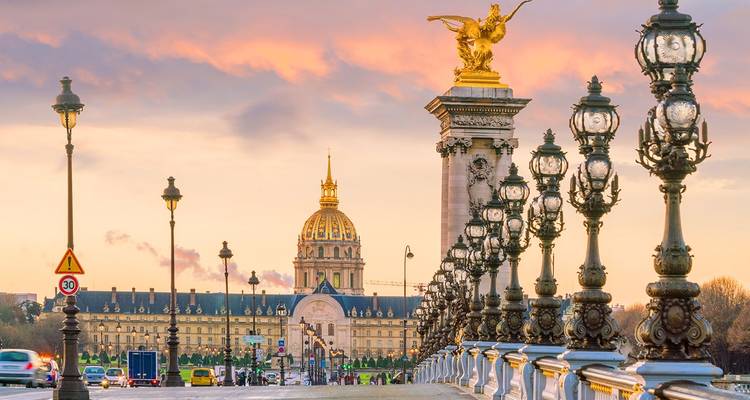 Vue sur Les Invalides depuis le Pont Alexandre III.