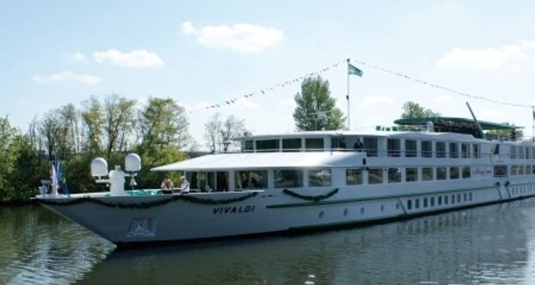 Taking in 3 countries: The Danube and its traditions (port-to-port cruise) - CroisiEurope River Cruises 1