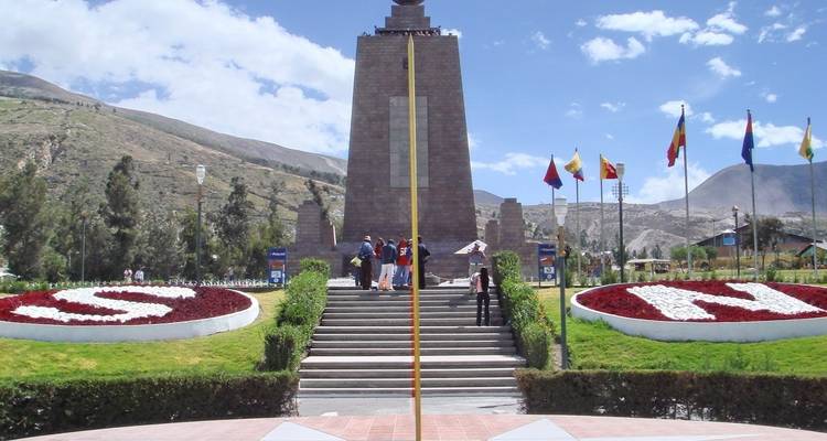 Circuito por la ciudad colonial y la Línea del Ecuador - Adventure Journeys 2