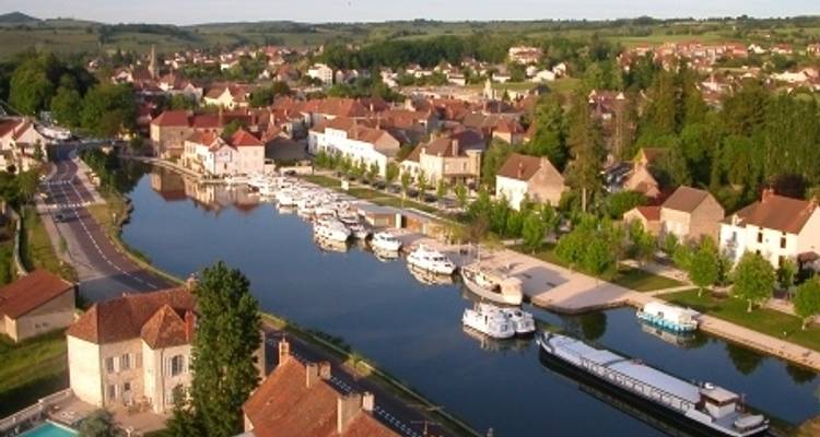 Buena Comida y Vinos en un Crucero por la Región de Borgoña (crucero puerto a puerto) (9 destinations) - CroisiEurope River Cruises 7