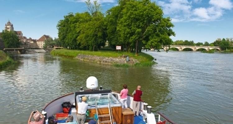 Buena Comida y Vinos en un Crucero por la Región de Borgoña (crucero puerto a puerto) (9 destinations) - CroisiEurope River Cruises 8