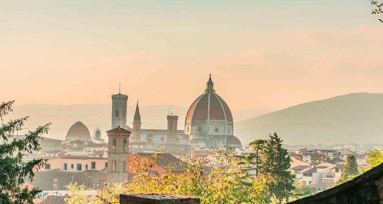 Gouden uur uitzicht op de skyline van Florence met de nadruk op de Duomo en historische torens
