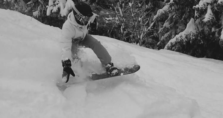 Skiing / Snowboarding holiday, perfect for solo travellers - the HOFNAR experience 4