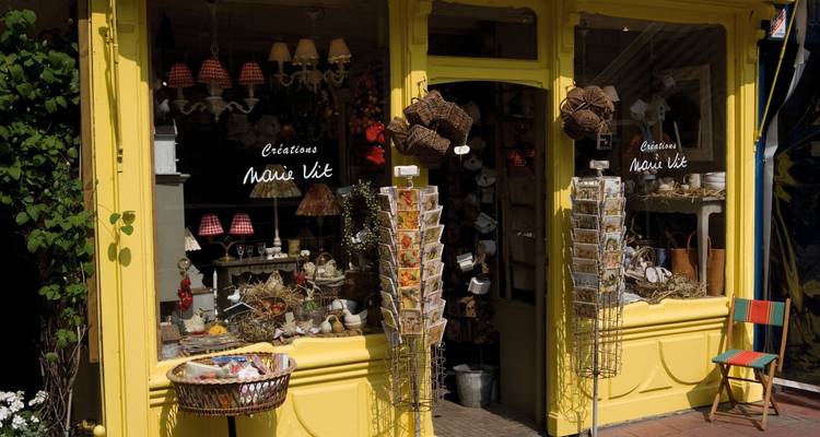 Parisian New Year on the Seine - CroisiEurope River Cruises 10