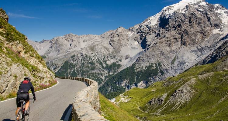 grandes Alpes - circuito de lujo en bicicleta para grupos pequeños - Road Bike Tours Italy 3