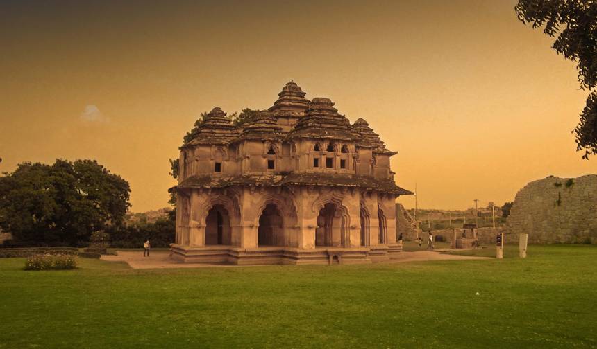 Golden Triangle Tour with Varanasi 4 Star Hotels — 1