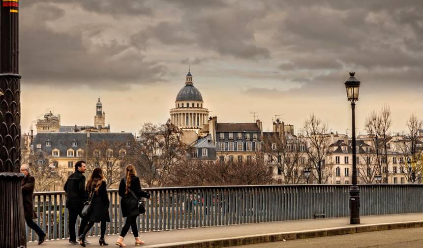 Paris Explorer — 1
