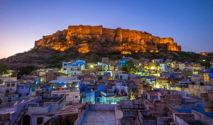 As cores mais brilhantes do Royal Rajasthan, carro particular com ar condicionado — 1