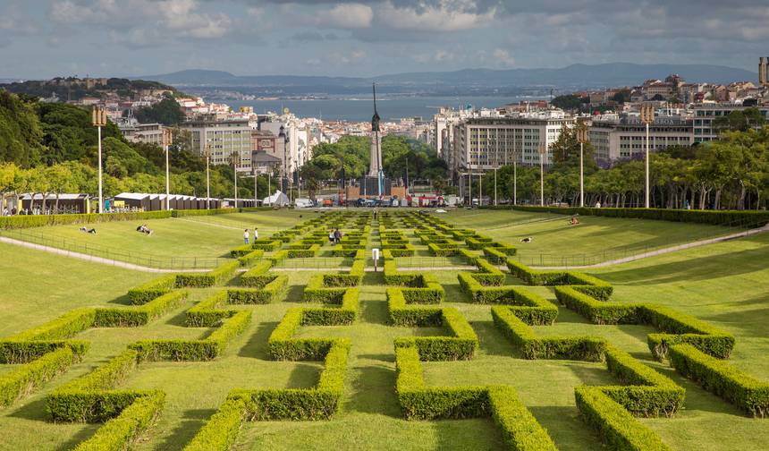 Journeys: Iconic Portugal & Spain National Geographic — 1