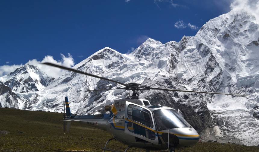 Passeio de Helicóptero com Aterragem no Acampamento Base do Everest — 1