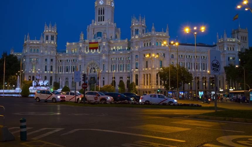 مدريد وبرشلونة (رحلة يوم السبت) — 1