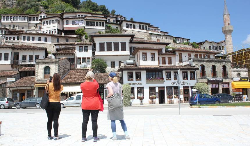 Tour Cultural e Cénico de 4 Dias: O Melhor do Sul da Albânia | Berat Gjirokaster Butrint | Riviera — 1