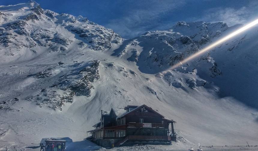 Tour de Inverno na Transilvânia com experiência de pernoite no Hotel de Gelo de Sibiu — 1