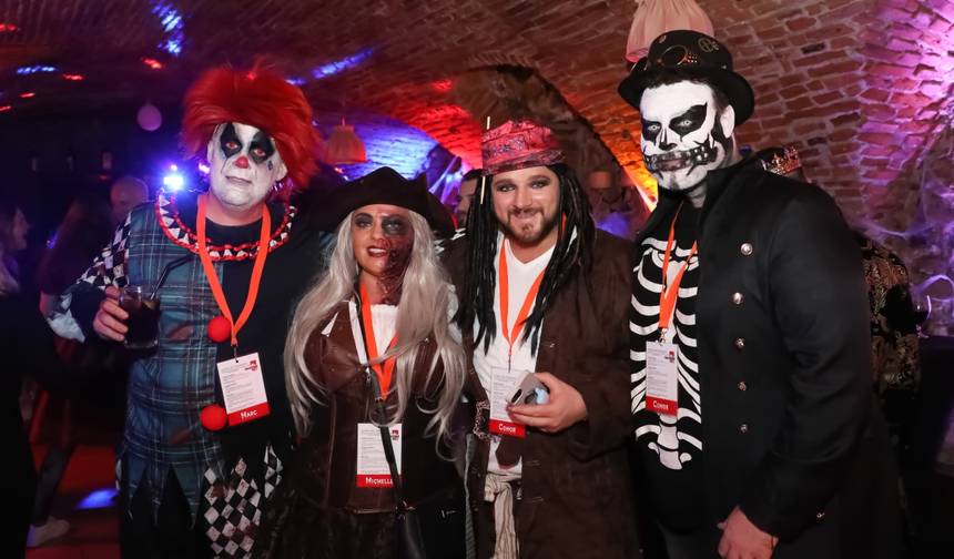 トランシルヴァニアでのハロウィン、2つのパーティー付き：ドラキュラ城とシギショアラ城塞 — 1