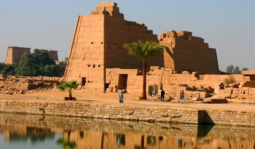 عطلة 8 أيام في القاهرة والإسكندرية والأقصر وأسوان (زيارة متحف GEM) — 1