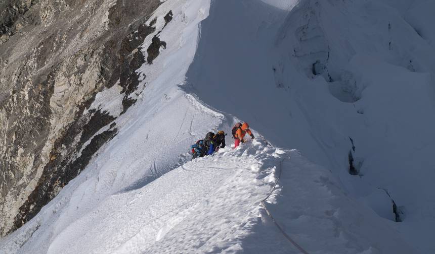 تسلق قمة Island Peak الانضمام في Chhukung — 1