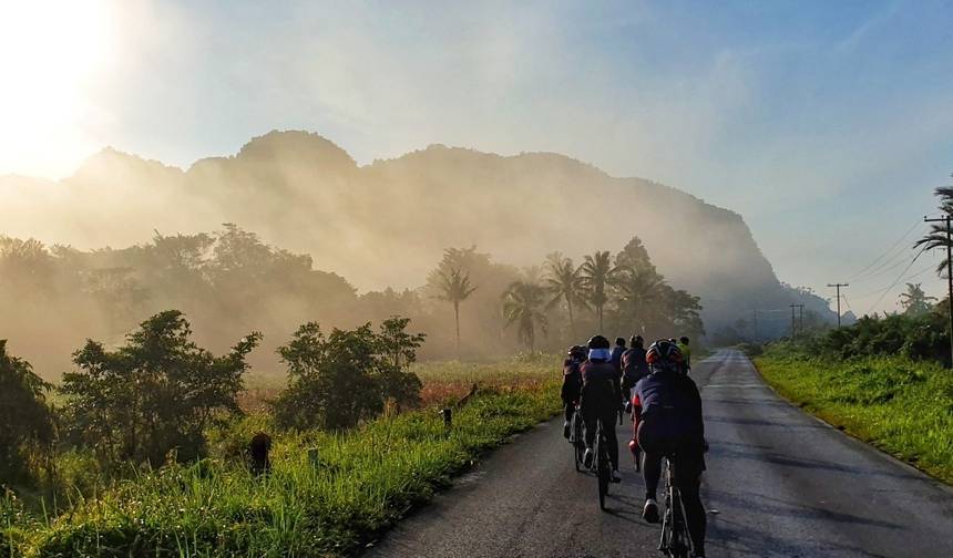 14 Dias de Bicicleta de Estrada Trans-Bornéu — 1