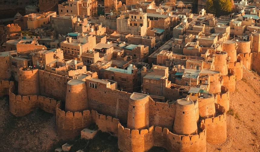 Ecos da Realeza: Triângulo Dourado e Dunas do Deserto — 1