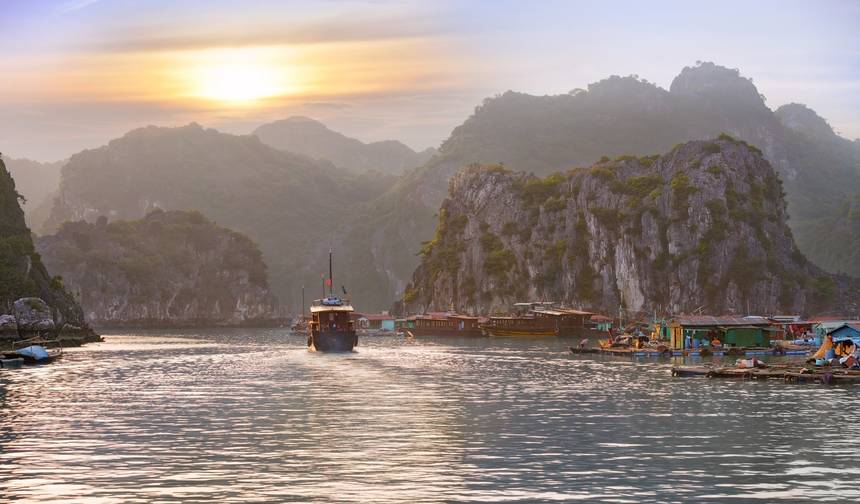 Highlights of Vietnam Tour to Hanoi, Halong, Tam Coc, Hoa Lu, Hue, Hoi An, Saigon — 1