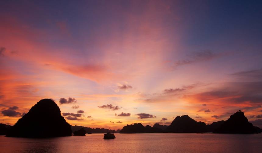 Indochina Holiday from Vientiane, Luang Prabang to Hanoi, Halong, Hoi An, Mekong, Angkor Wat & Phnom Penh — 1