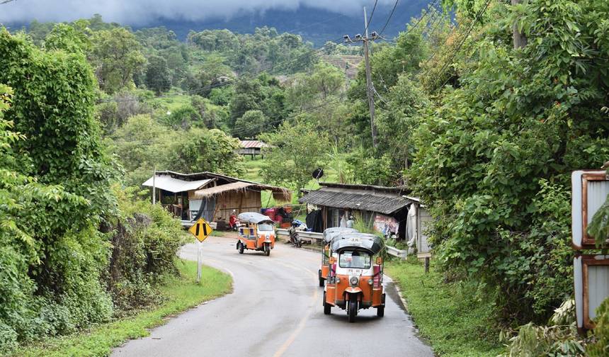 Aventura de 3 Dias de Tuk Tuk na Montanha com motorista — 1