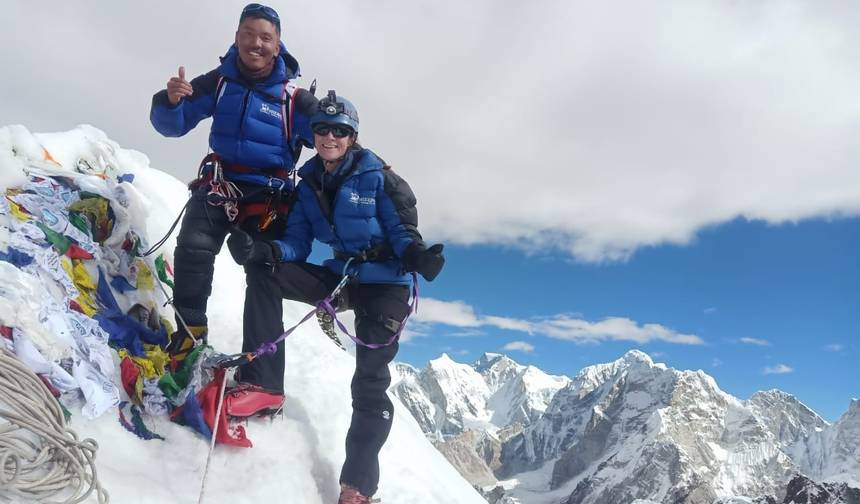Lobuche Peak Summit And Return By Helicopter — 1