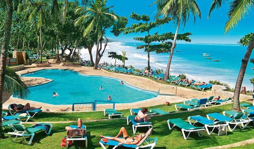 13 Days Best of Kenya Family Wildlife Safari & Diani Beach Holiday — 1