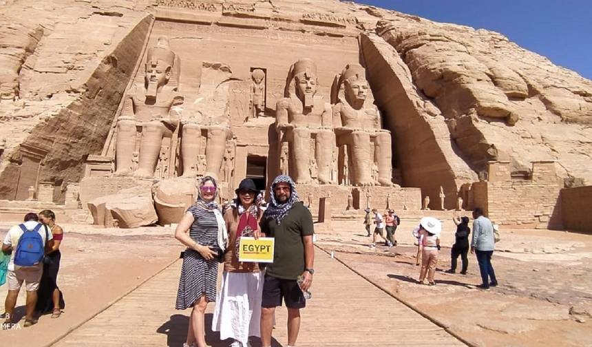 Nile Odyssey: Luxor - Aswan -Abu Simbel - رحلة بالبالون الساخن A5 أيام مع جولة بإرشاد مرشد — 1