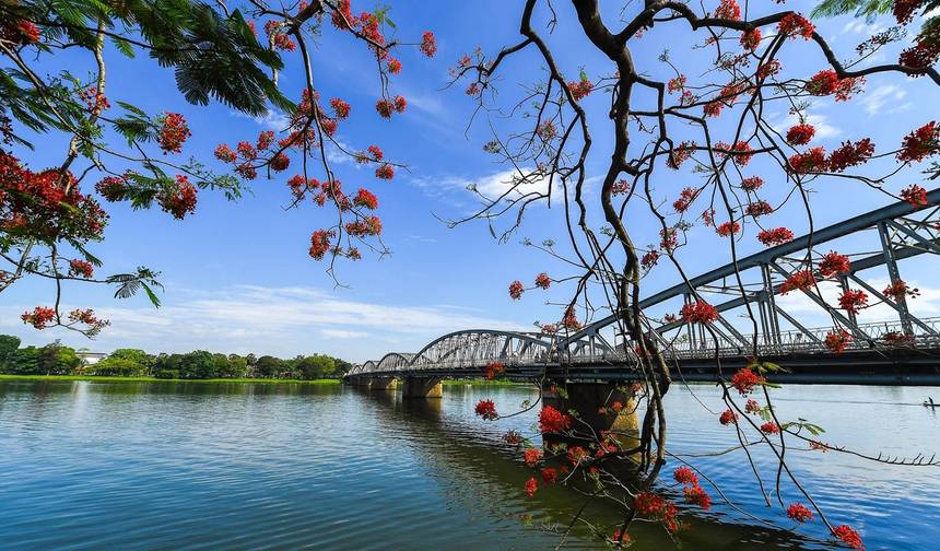 Discover the central of Vietnam 7 Days 6 Nights (Da Nang - Hue - Golden Bridge -  Hoi An- Da Nang) — 1