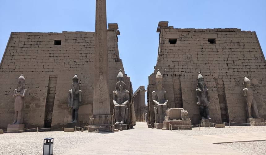 Excursão de Dia Inteiro: Descubra as Margens Oeste e Leste do Nilo em Luxor — 1