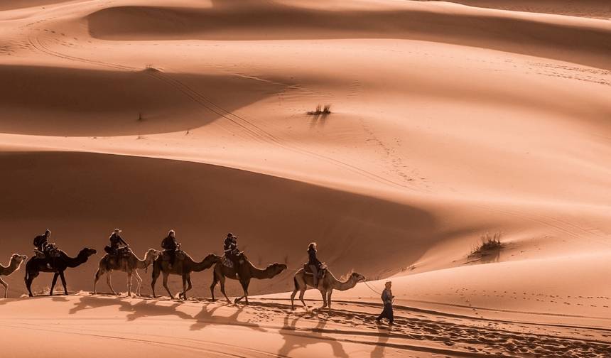 Excursão Compartilhada de 3 Dias e 2 Noites ao Deserto de Merzouga com Pernoite em Acampamento de Luxo — 1