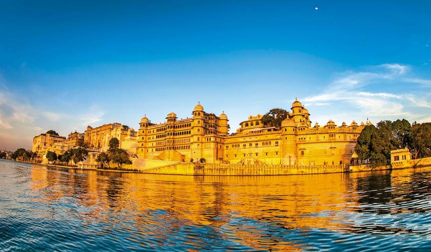 India Tour with Luxury Hotels — 1