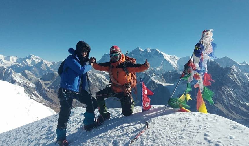 メラピーク登山 18日間 — 1