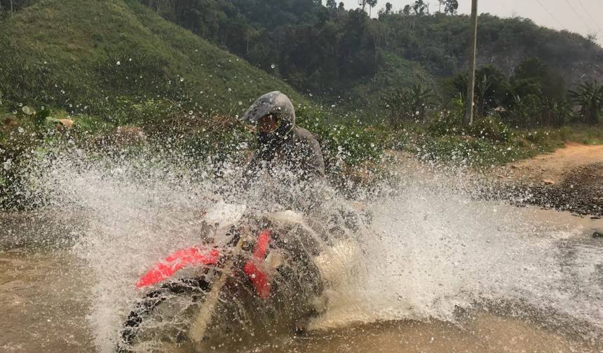 Passeio de Moto Off-Road no Laos para Viengthong, Viengxay, Phonsavanh, Vang Vieng, Planície dos Jarros, Xaisomboune — 1