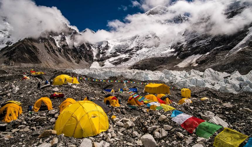 Trekking na Everest z noclegiem w Bazie pod Everestem - 15 dni — 1