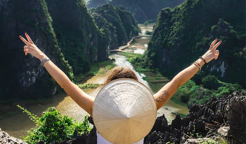Hanoi to Hoi An - Feel Free Travel — 1